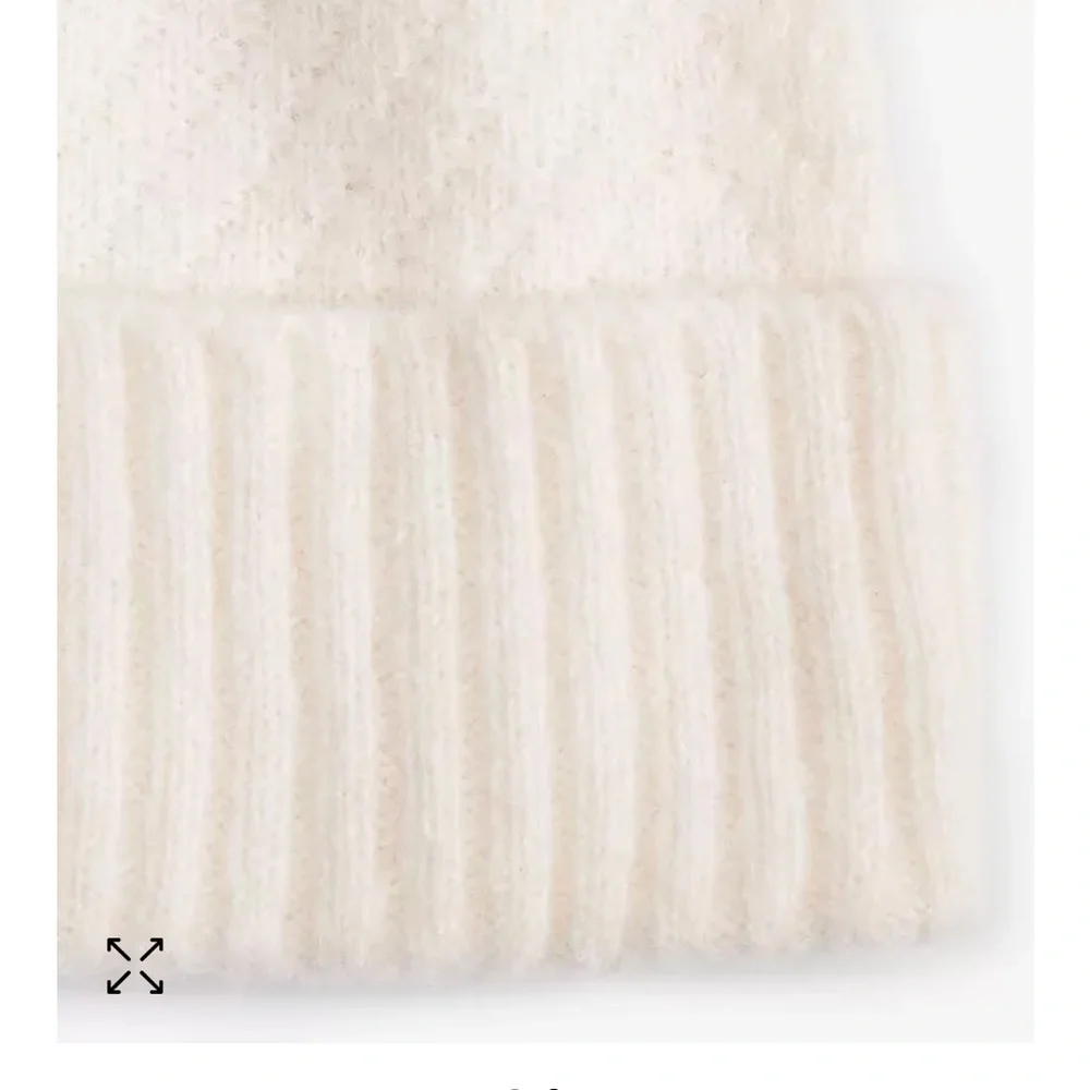 INC‎ white Beanie and Glove Set